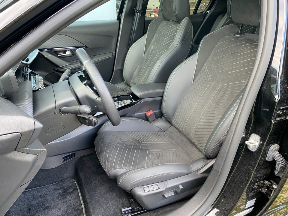 Peugeot e-208 54 GT Pack 5d