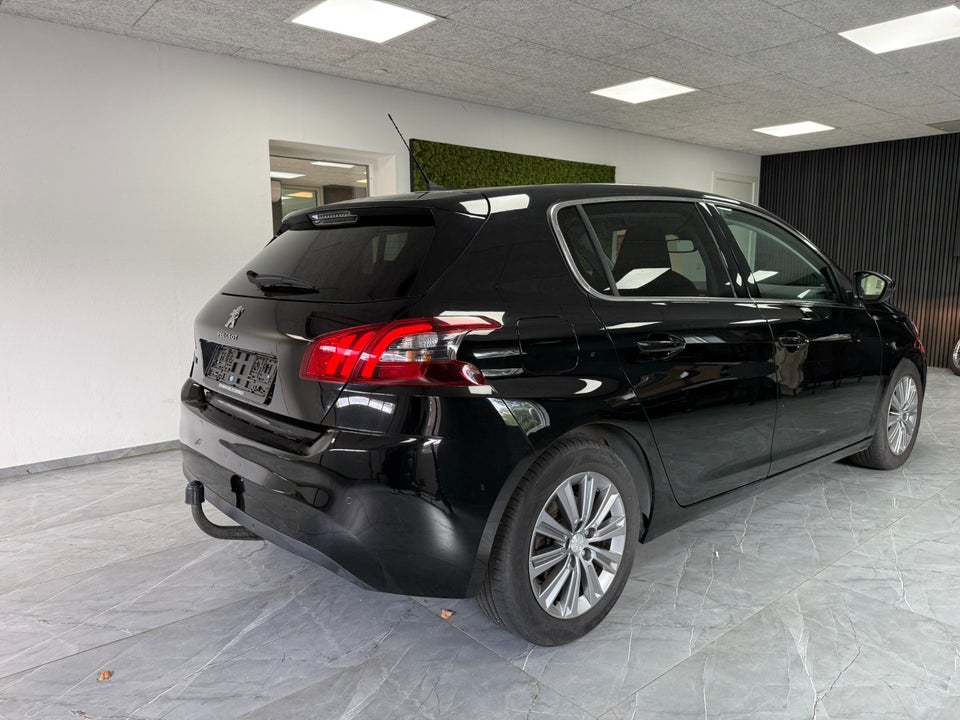 Peugeot 308 1,5 BlueHDi 130 Allure Sky 5d