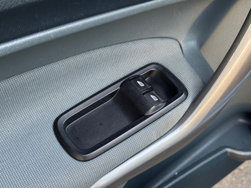 Ford Fiesta 1,25 82 Ambiente 5d