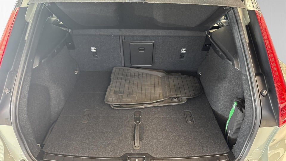 Volvo XC40 ReCharge Extended Range Plus 5d