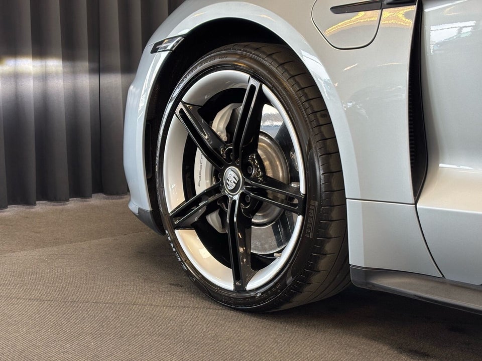 Porsche Taycan Turbo Performance+  4d