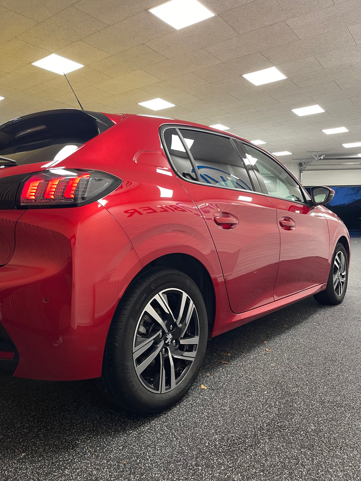 Peugeot 208 1,2 PureTech 100 Allure Sky 5d