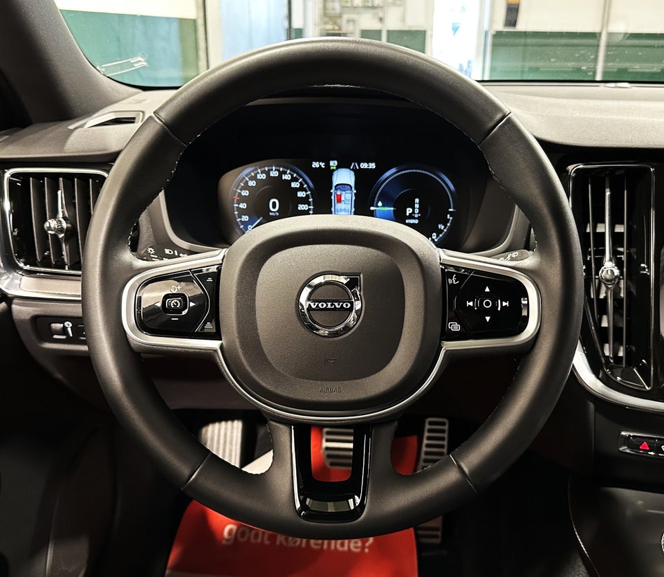 Volvo V60 2,0 T6 ReCharge R-Design aut. AWD 5d