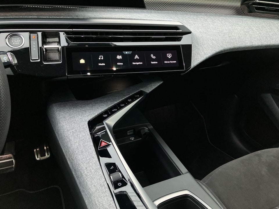 Peugeot e-3008 77 GT Pack 5d