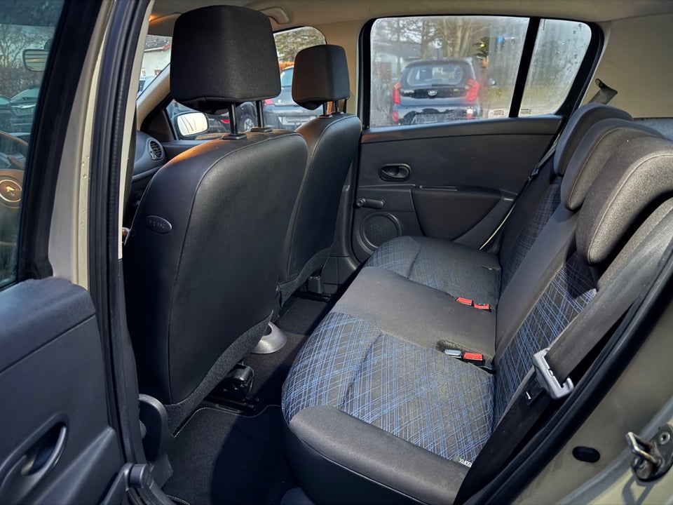 Renault Clio III 1,2 16V Authentique BeatUp aut. 5d