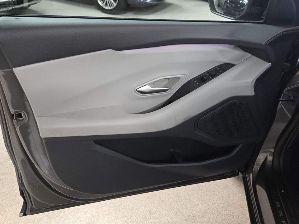 Ford Explorer 77 Premium Extended Range 5d