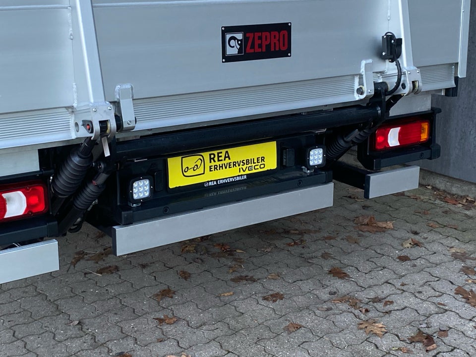 Iveco Daily 3,0 35S18 4100mm Box m/lift AG8