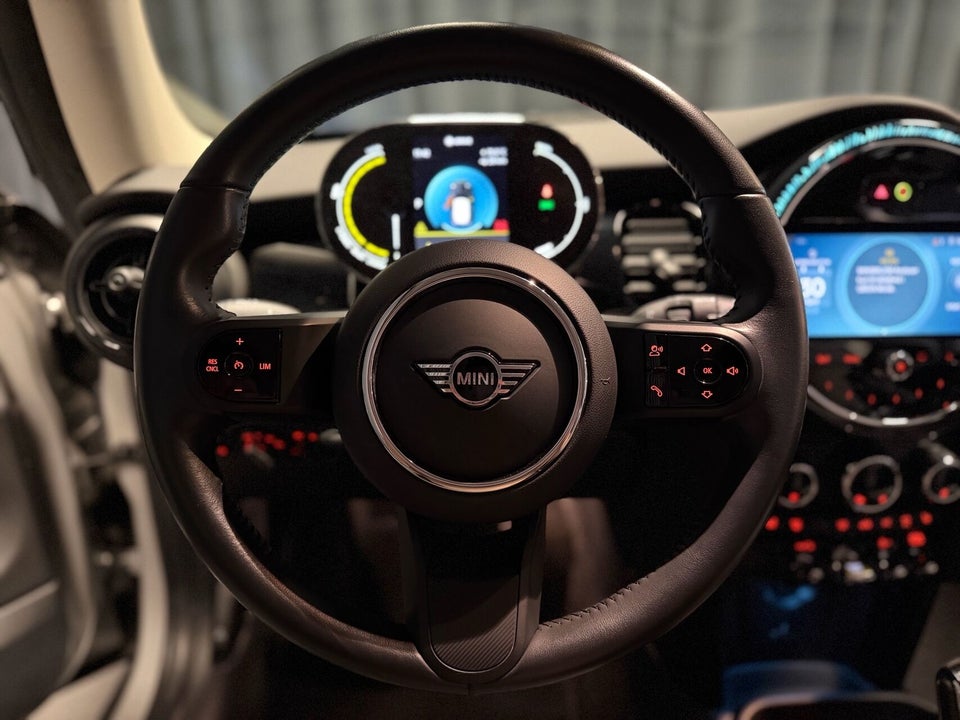 MINI Cooper SE Classic Trim 3d