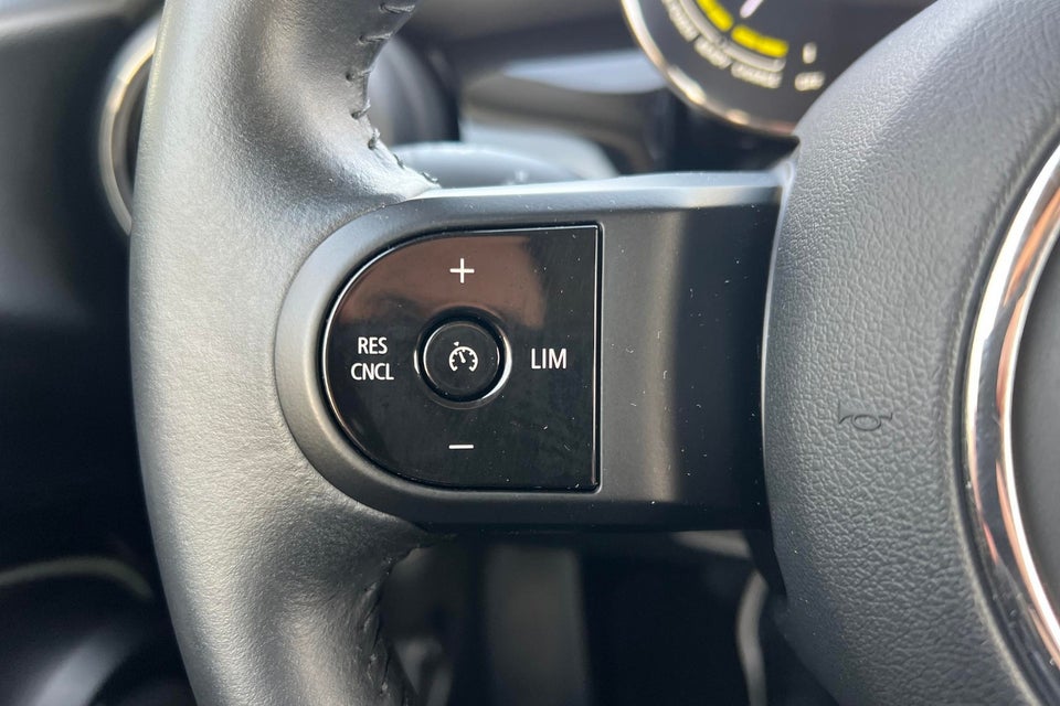 MINI Cooper SE Essential 3d