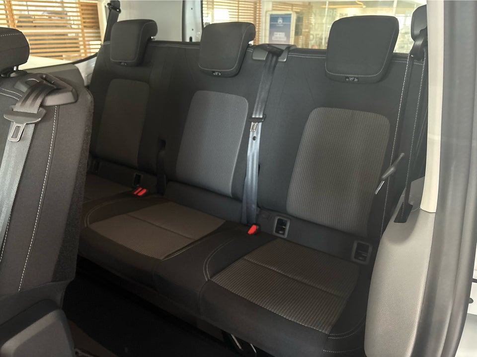VW e-Caravelle 64 Basis SWB