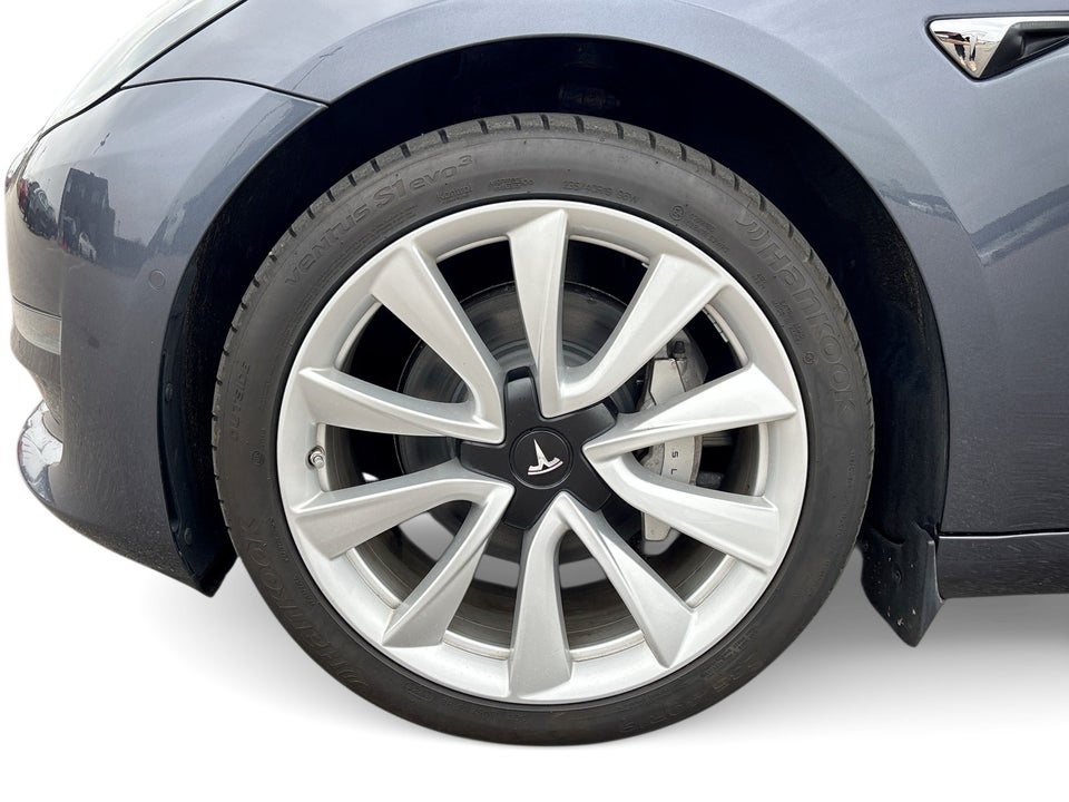 Tesla Model 3 Long Range AWD 4d