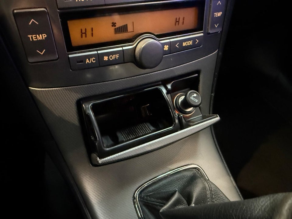 Toyota Avensis 2,0 Sol 4d