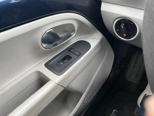 VW Up! 1,0 60 Black Up! 5d