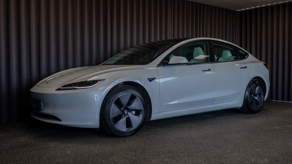 Tesla Model 3 RWD 4d