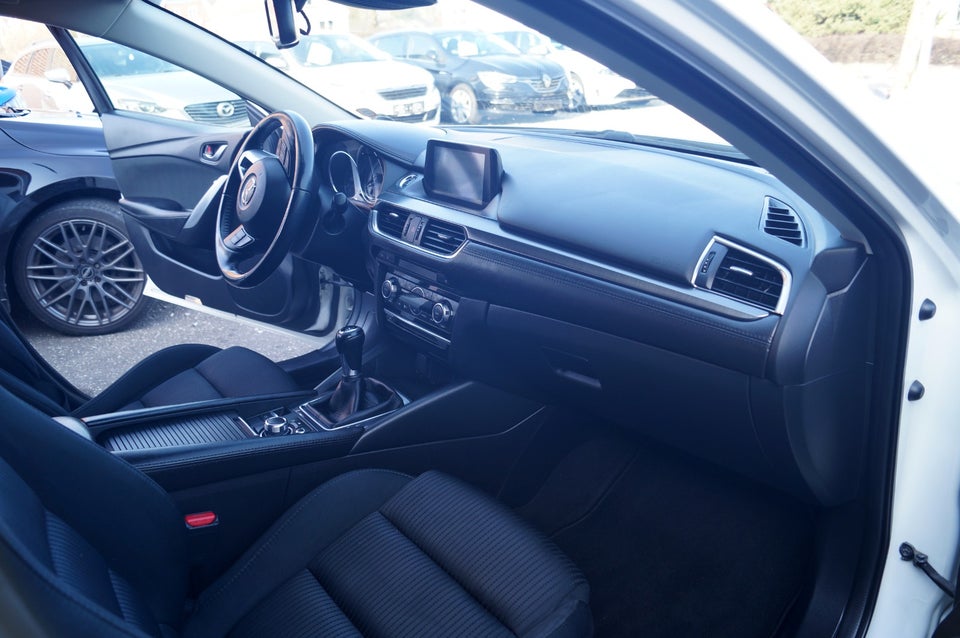 Mazda 6 2,2 SkyActiv-D 150 Core Business stc. 5d