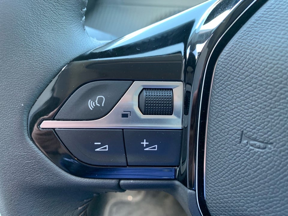 Peugeot 208 1,2 PureTech 100 Vision Sport 5d