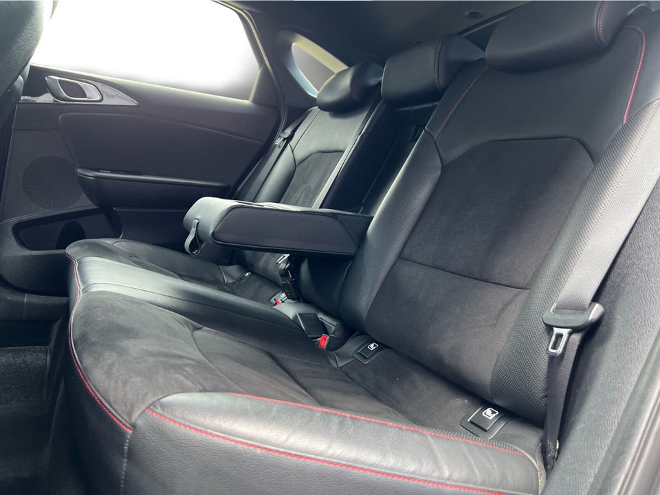 Kia ProCeed 1,6 T-GDi GT DCT 5d