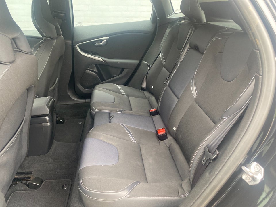 Volvo V40 2,0 D4 190 R-Design Drive-E 5d