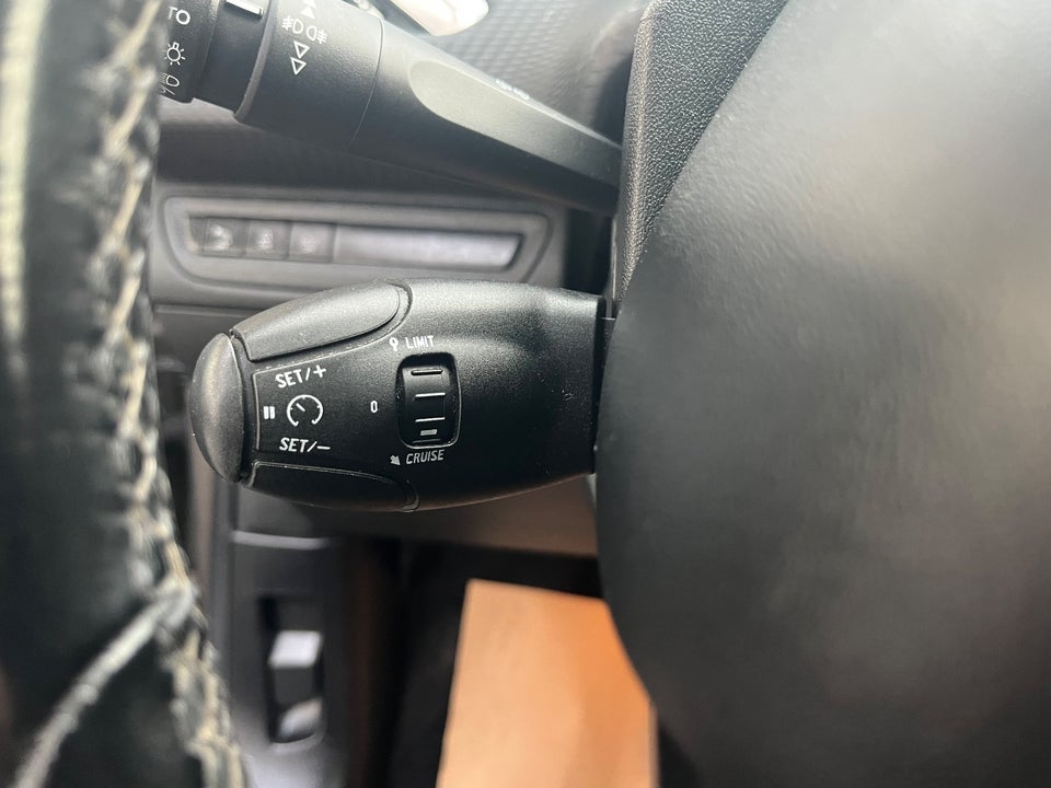 Peugeot 2008 1,2 e-THP 110 Allure Sky EAT6 5d