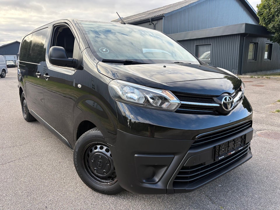 Toyota ProAce 2,0 D 120 Medium Comfort 4d