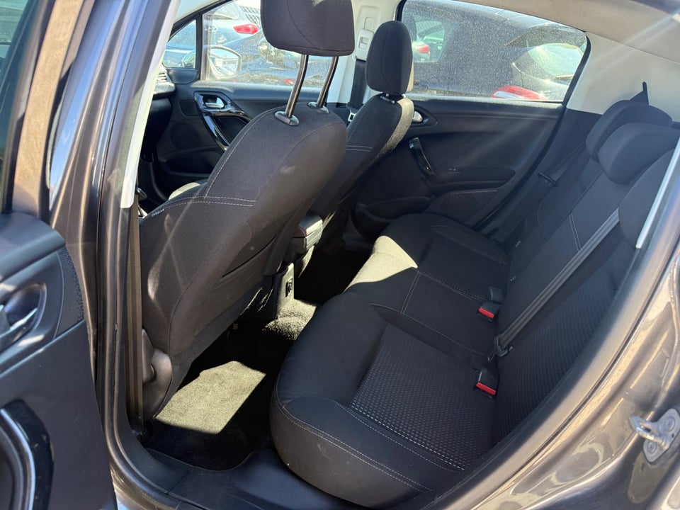 Peugeot 208 1,6 BlueHDi 100 Allure Sky 5d