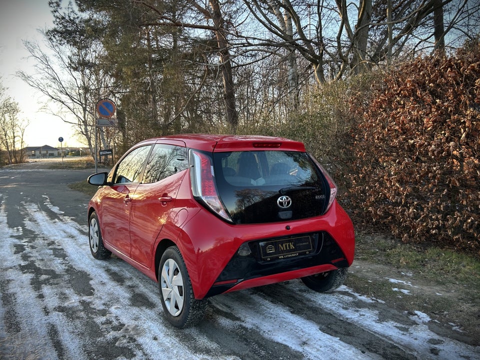 Toyota Aygo 1,0 VVT-i x-play x-touch 5d