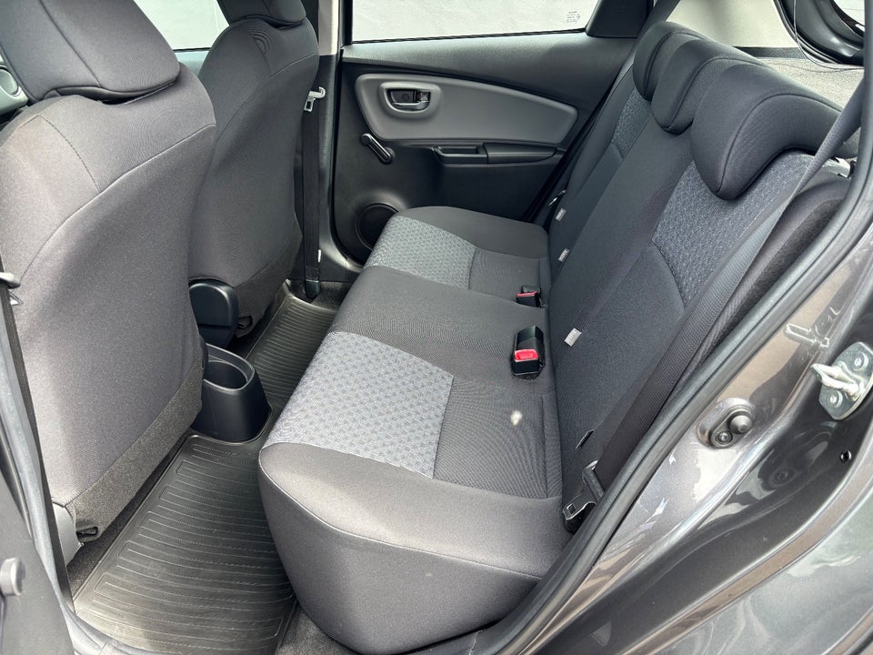 Toyota Yaris 1,3 VVT-i T2 5d