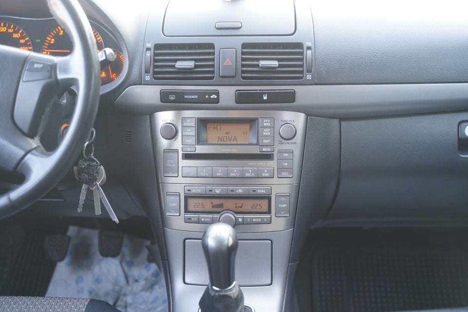 Toyota Avensis 1,8 VVT-i Elegance stc. 5d