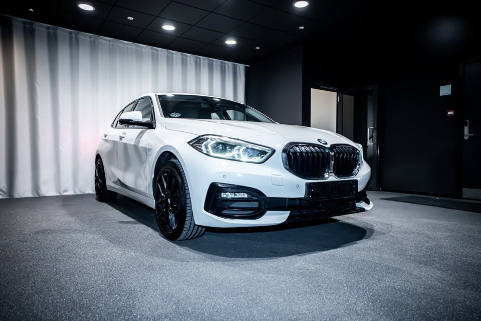 BMW 118i 1,5 Sport Line aut. 5d