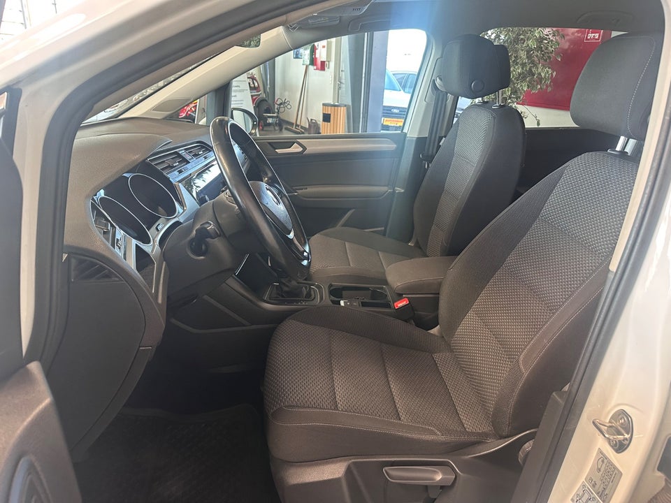VW Touran 2,0 TDi 115 Comfortline Family DSG Van 5d