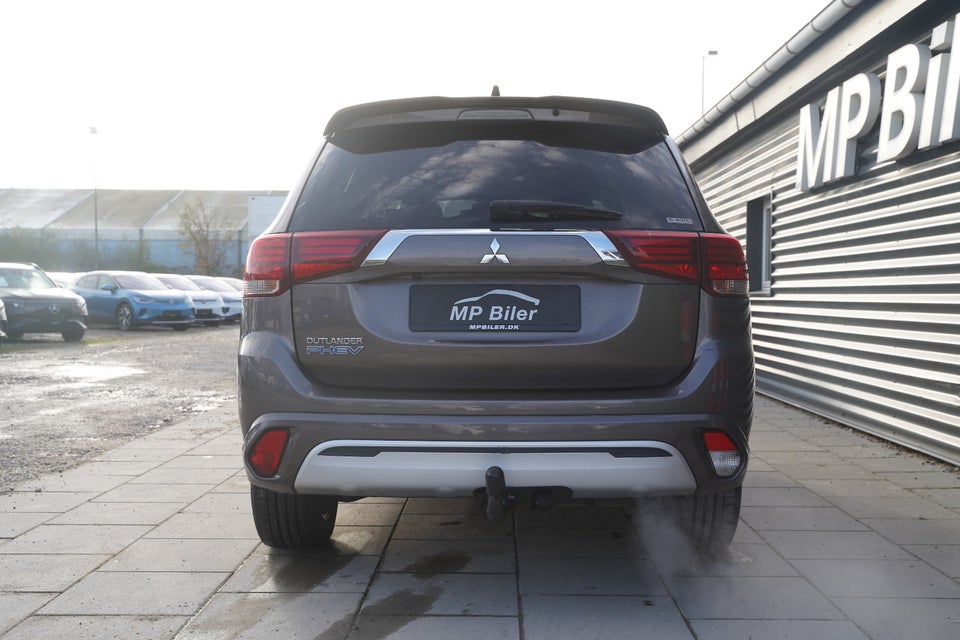 Mitsubishi Outlander 2,4 PHEV Invite CVT 4WD 5d
