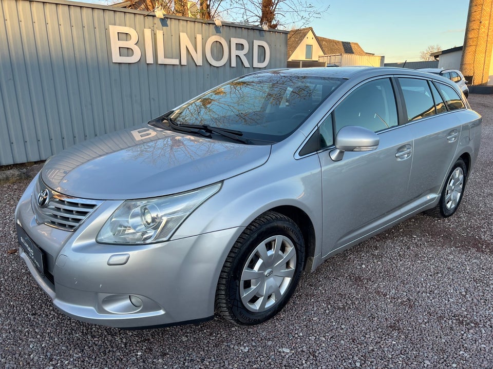 Toyota Avensis 1,6 VVT-i T1 stc. 5d