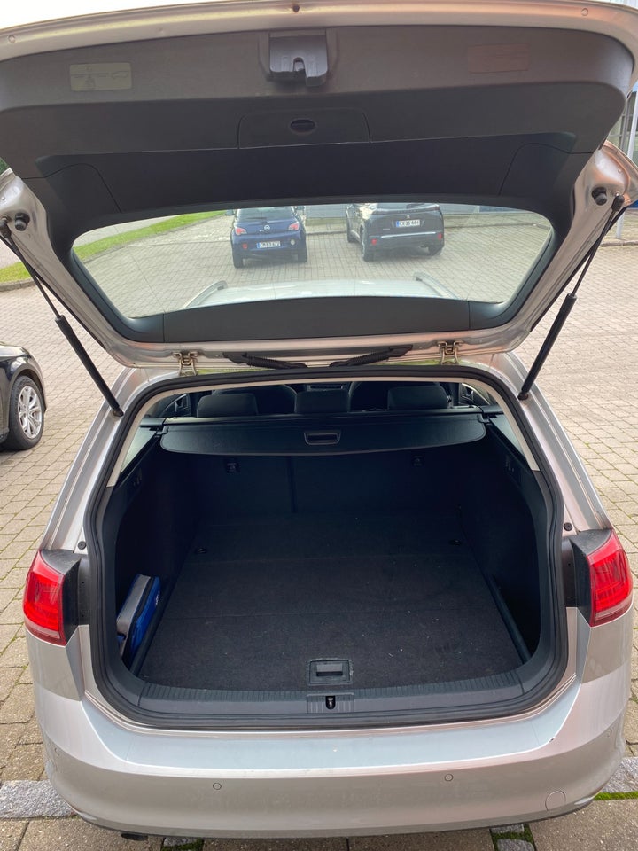 VW Golf VII 1,6 TDi 110 BlueMotion Variant 5d