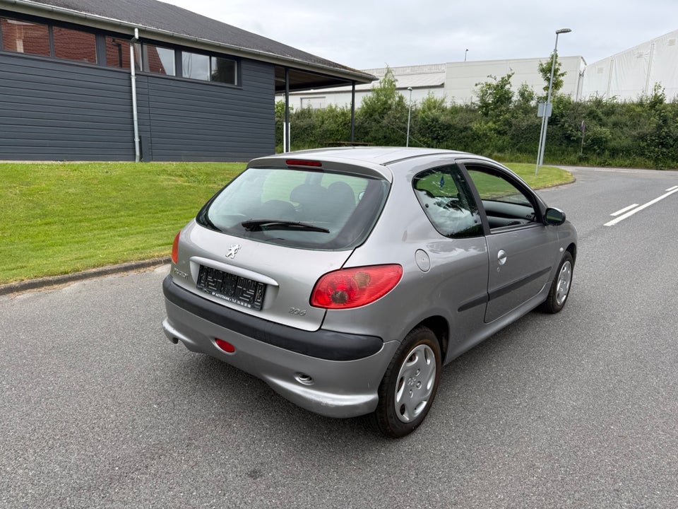 Peugeot 206 1,4 XR aut. 3d