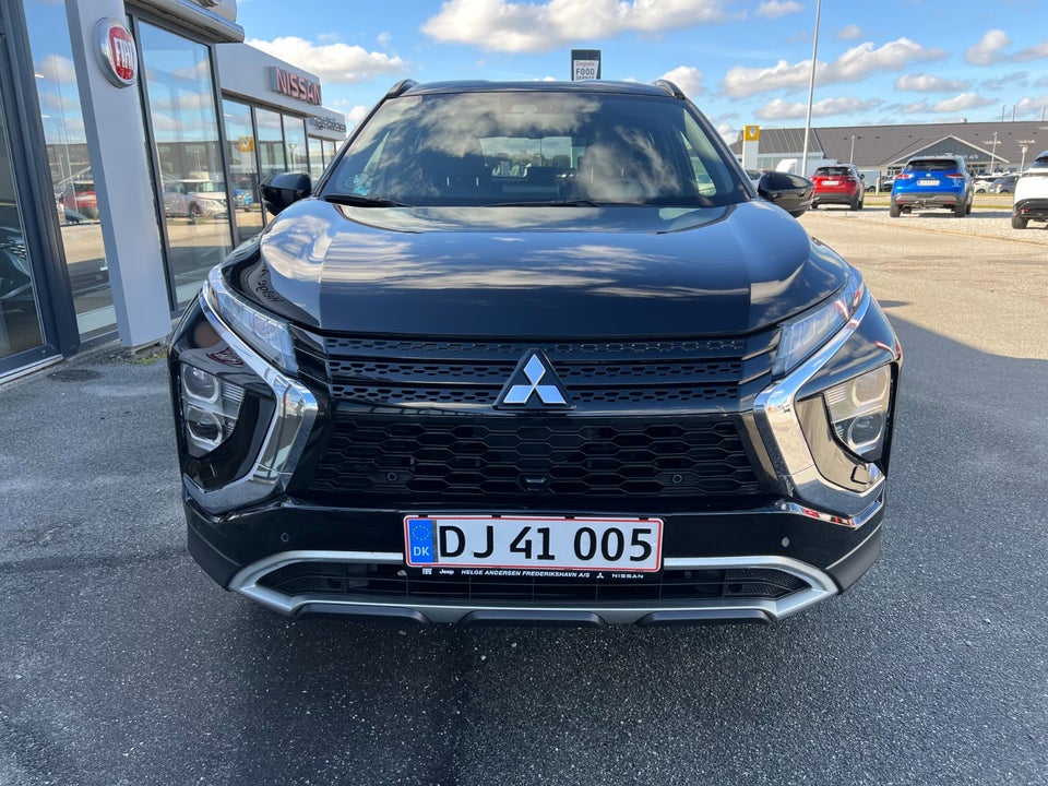 Mitsubishi Eclipse Cross 2,4 PHEV Invite CVT 4WD 5d