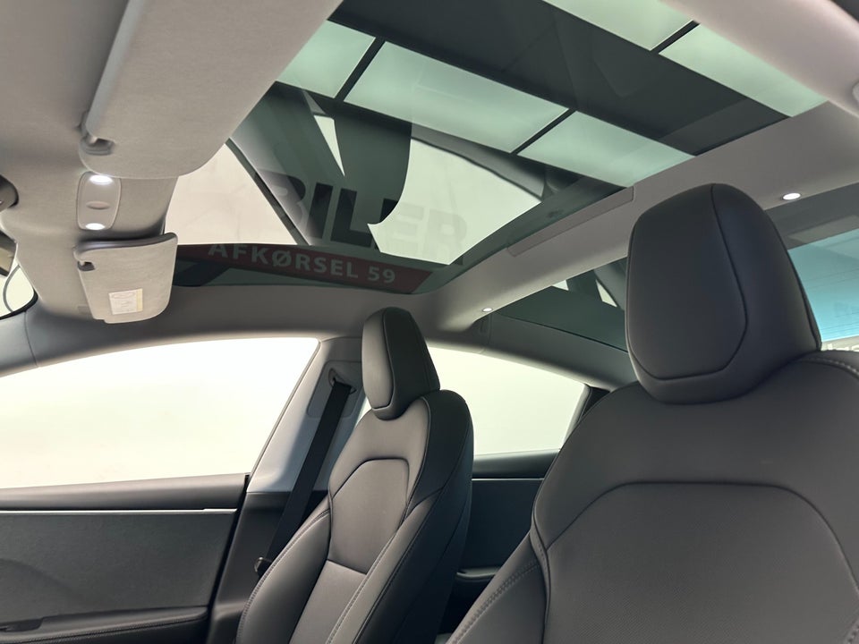 Tesla Model 3 RWD 4d