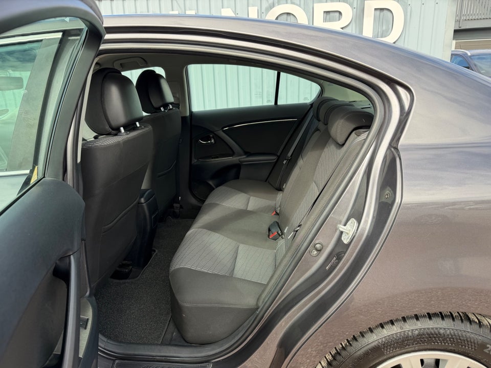 Toyota Avensis 1,8 VVT-i TX 4d