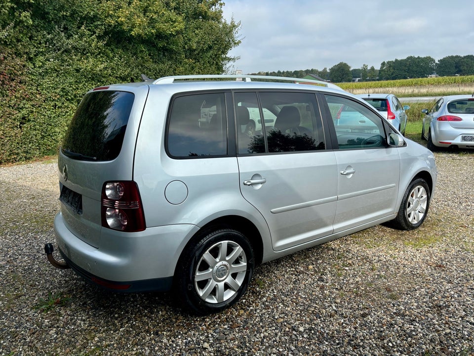 VW Touran 2,0 TDi 140 Trendline DSG 5d