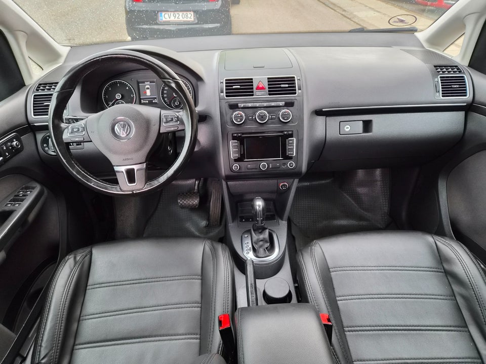 VW Touran 2,0 TDi 140 Comfortline DSG BMT 7prs 5d