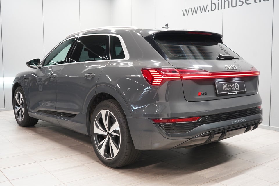 Audi Q8 e-tron 55 S-line quattro 5d