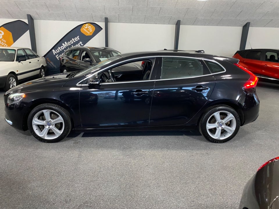 Volvo V40 1,6 T2 120 Momentum 5d