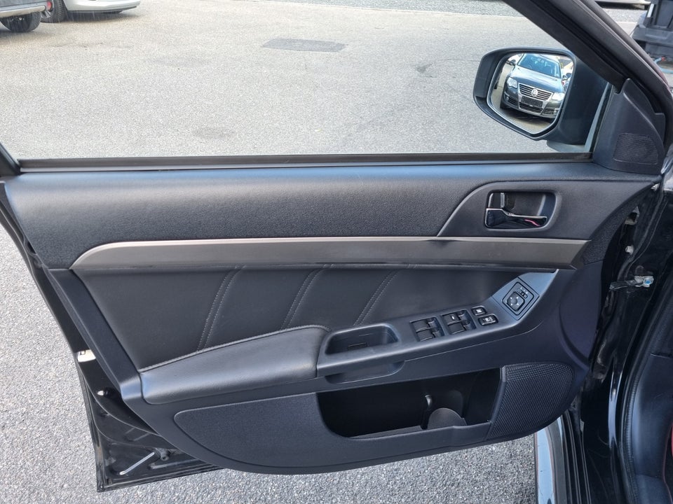 Mitsubishi Lancer 1,6 Invite SportBack 5d