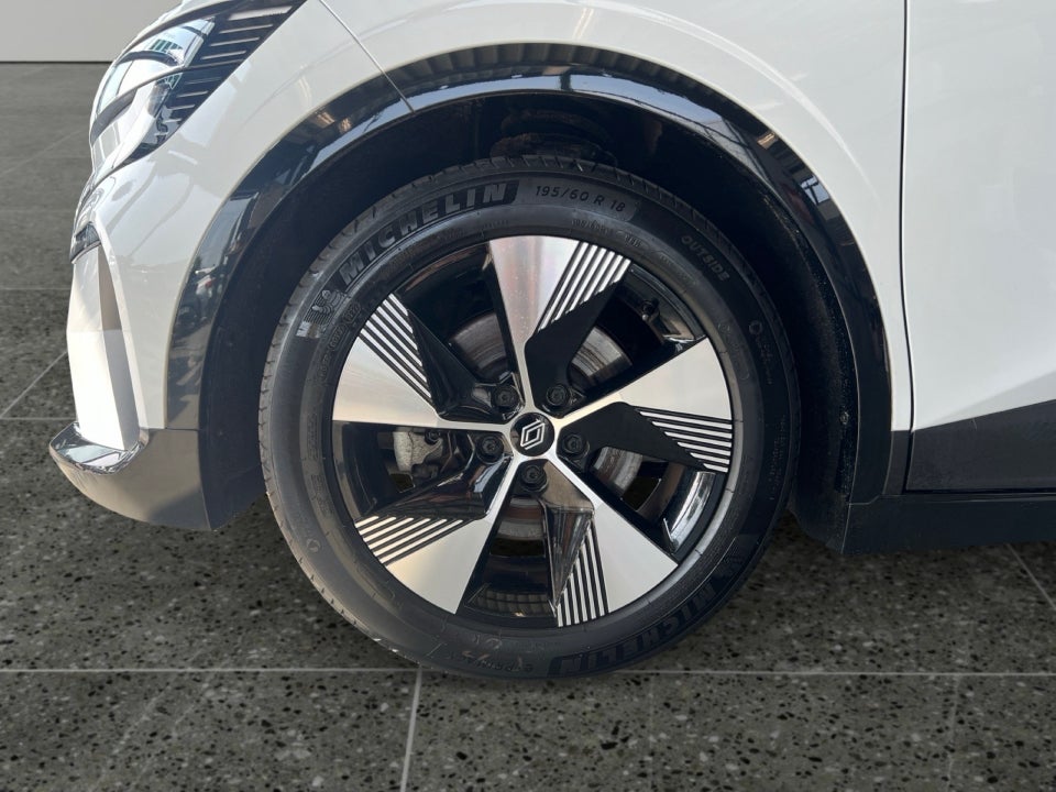 Renault Megane E-Tech 40 Equilibre 5d