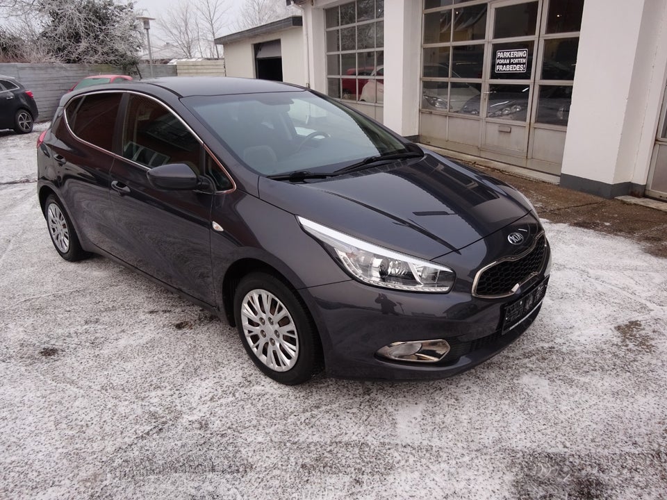 Kia Ceed 1,4 CVVT World Cup 5d