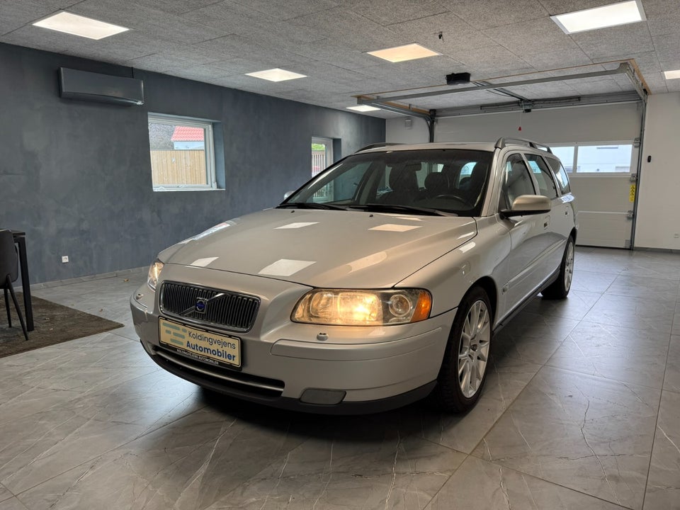 Volvo V70 2,4 D 130 Momentum aut. 5d