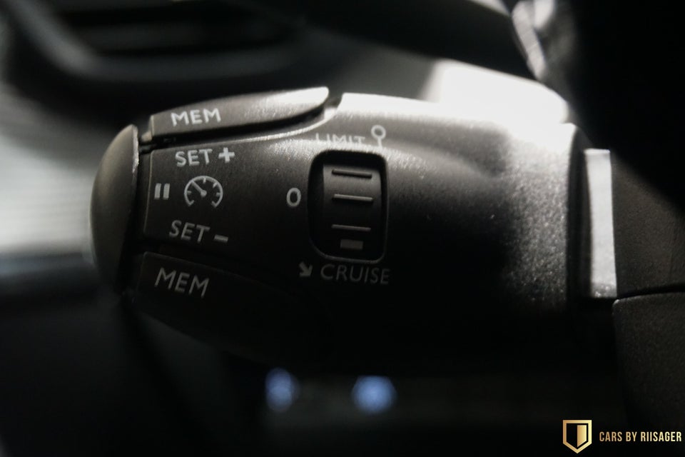 Peugeot 208 1,2 PureTech 75 Black Limited 5d