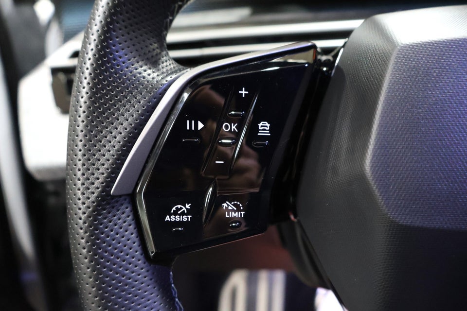 Peugeot e-3008 77 GT 5d