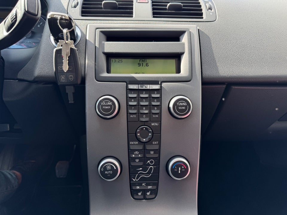 Volvo S40 1,6 D Momentum 4d