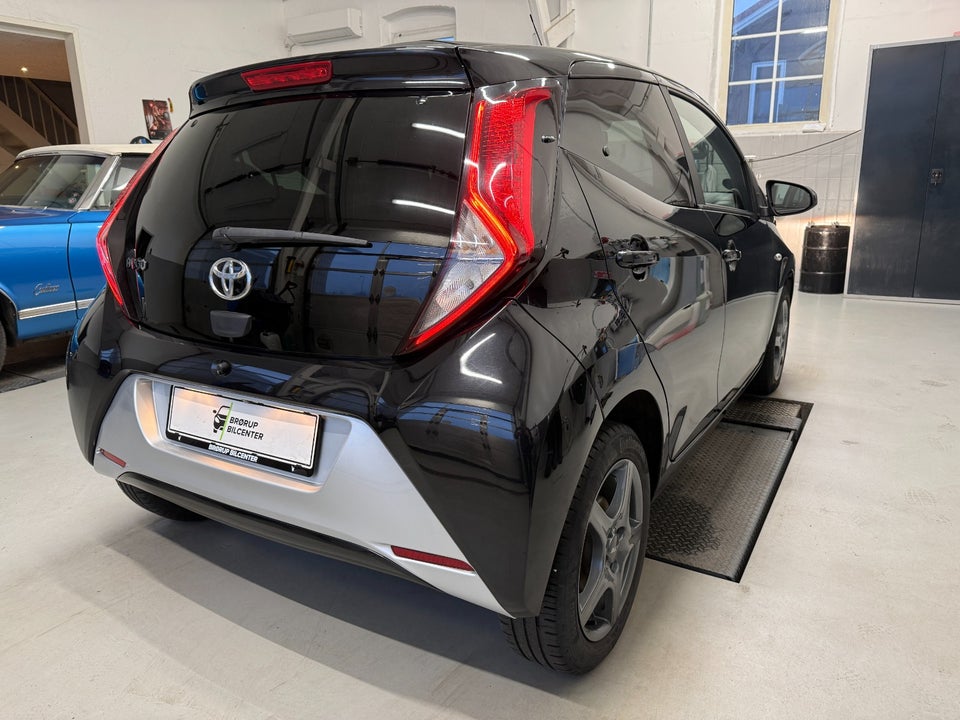 Toyota Aygo 1,0 VVT-i x-pression 5d