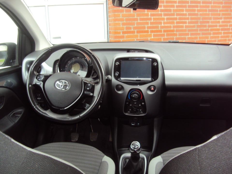 Toyota Aygo 1,0 VVT-i x-plore 5d